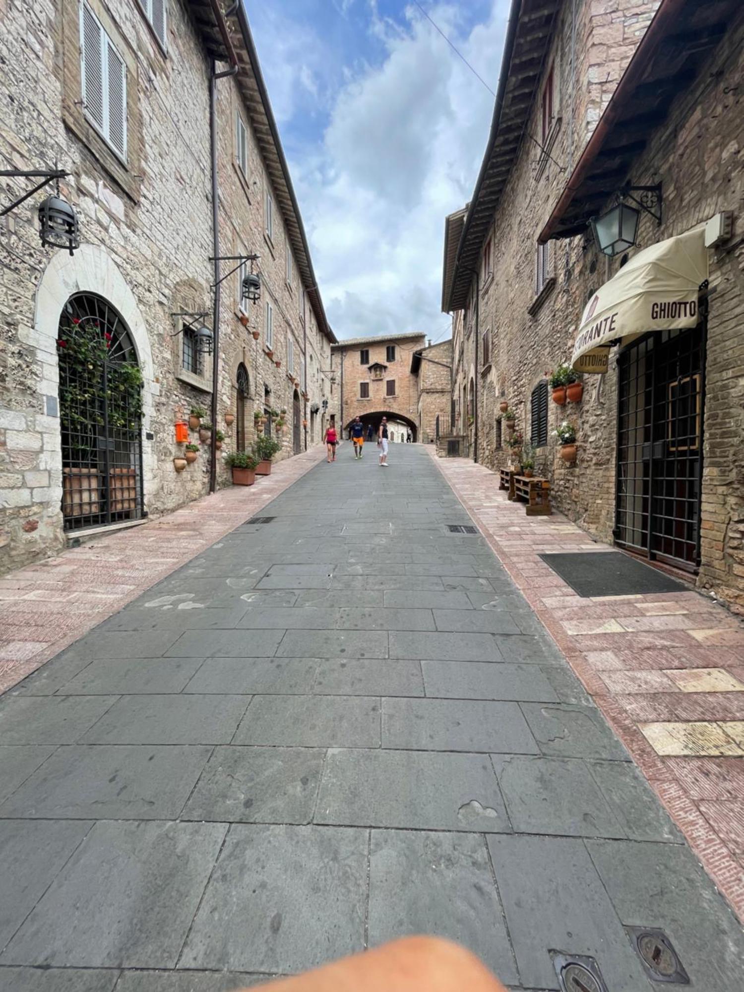 Апартаменти Happy House - Porta San Giacomo Ассізі Екстер'єр фото